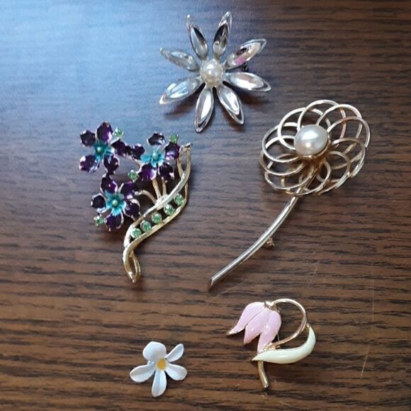 💫💫💫True VINTAGE FLOWER BROOCH BUNDLE - Picture 1 of 5